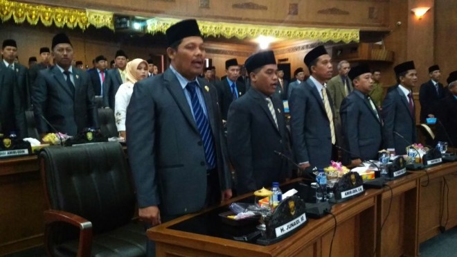 Anggota DPRD Kabupaten Muarojambi saat mengikuti Paripurna 