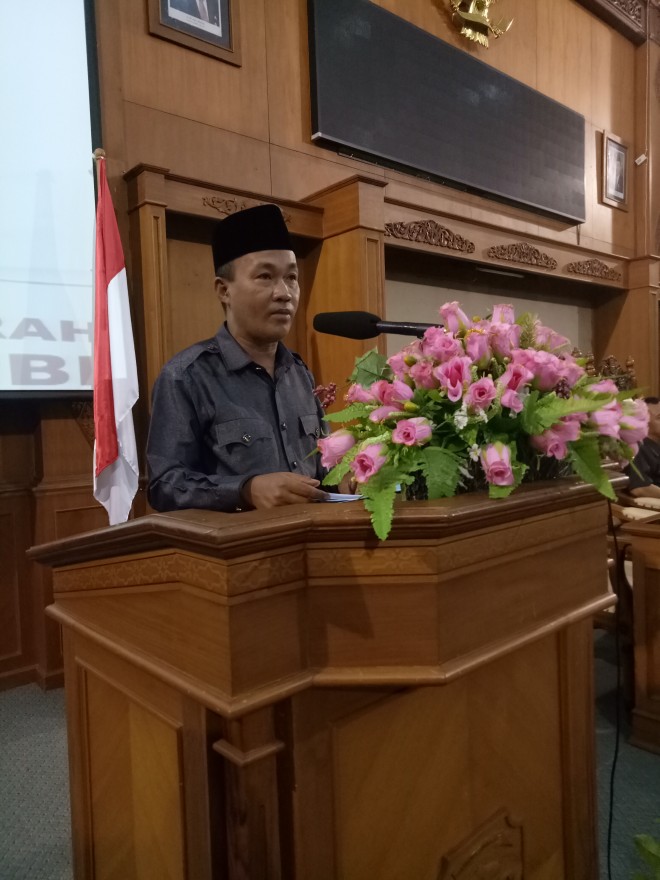 Jubir Fraksi PKS Nasdem menyampaikan Pemandangan Fraksi 