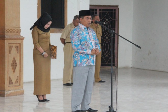 Waka Amiruddin saat memimpin Apel di DPRD Muarojambi 