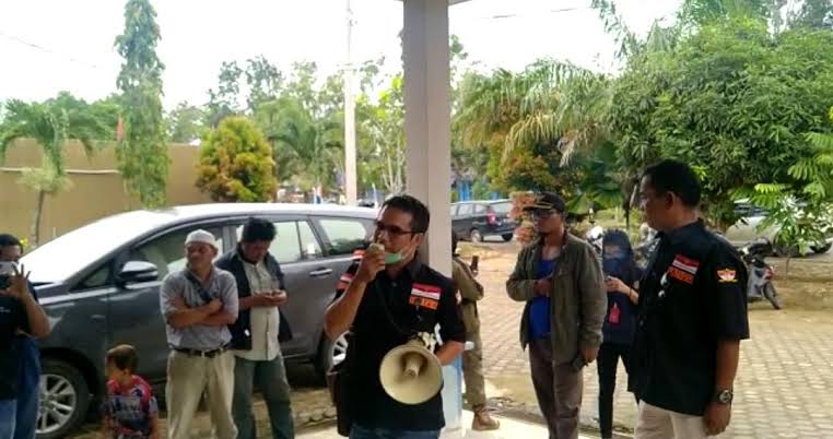 LMPP Muaro Jambi dalam Sebuah Aksi Demonstrasi di Muaro Jambi beberapa waktu lalu